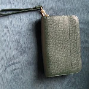 Louis Vuitton Taiga Kaluga